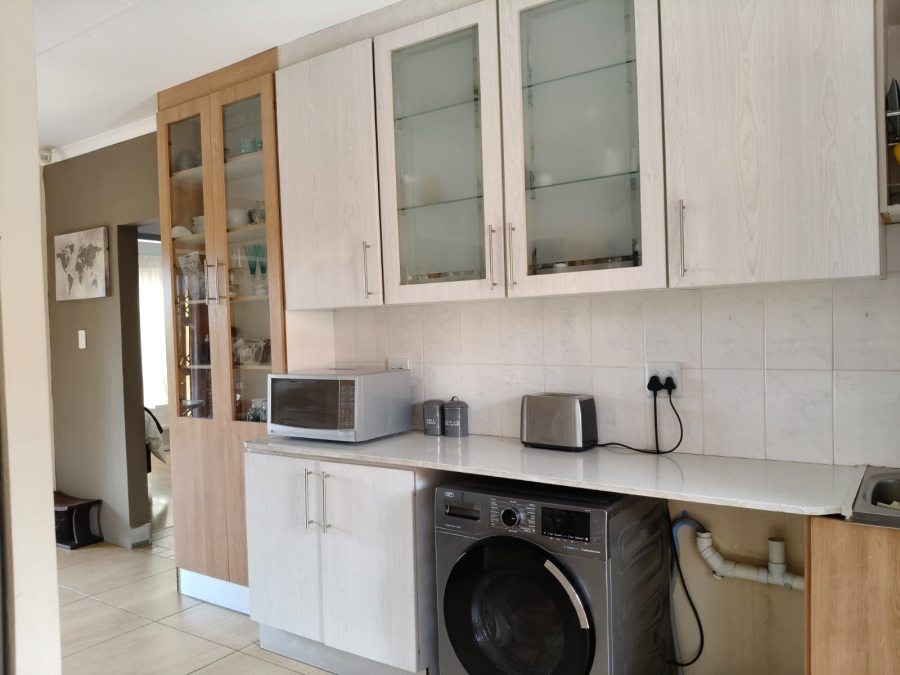 8 Bedroom Property for Sale in Monakato North West